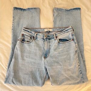 Abercrombie & Fitch Light Wash low rise baggy Denim Jeans size 28